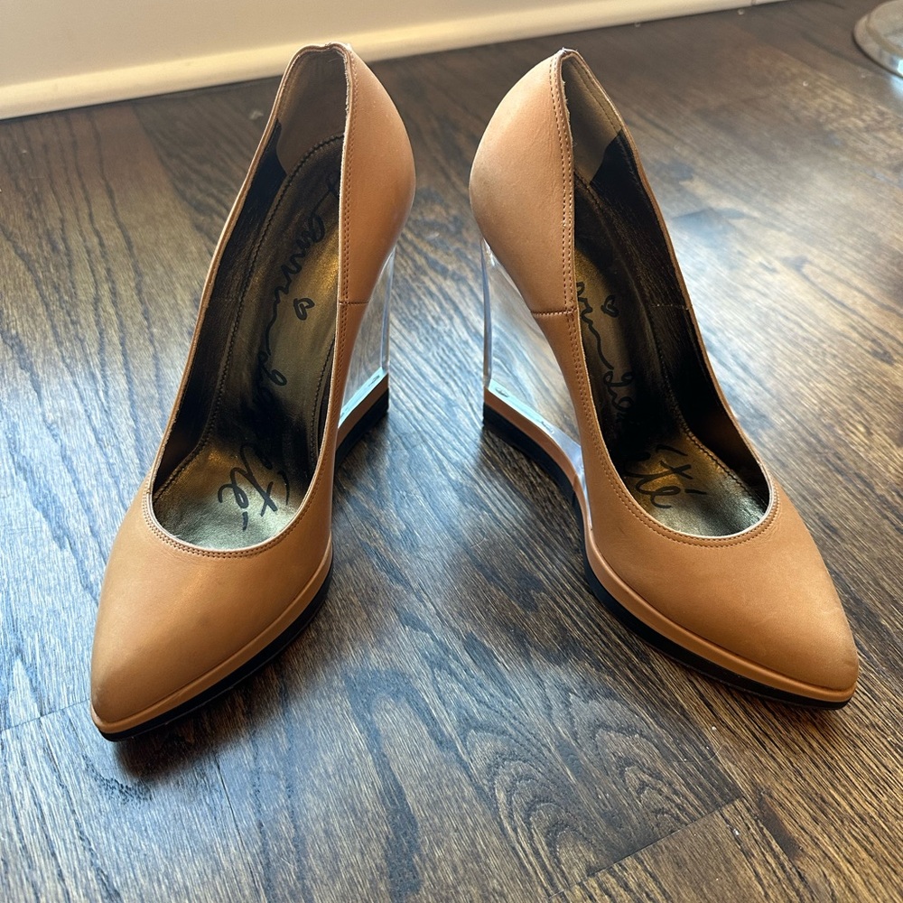 LANVIN Tan Leather - Lucite Wedge Pumps